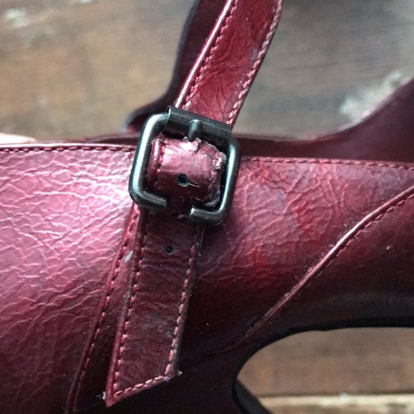 Red open toe heels - Picture 3 of 5